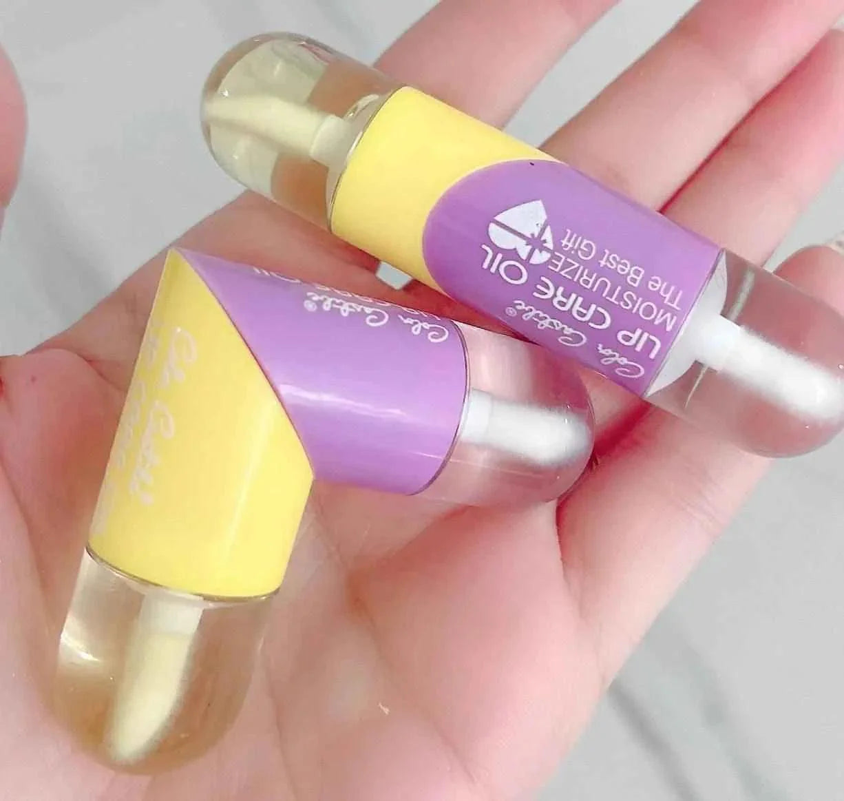 2 In 1 Moisturizing Lip Plumper Gloss.